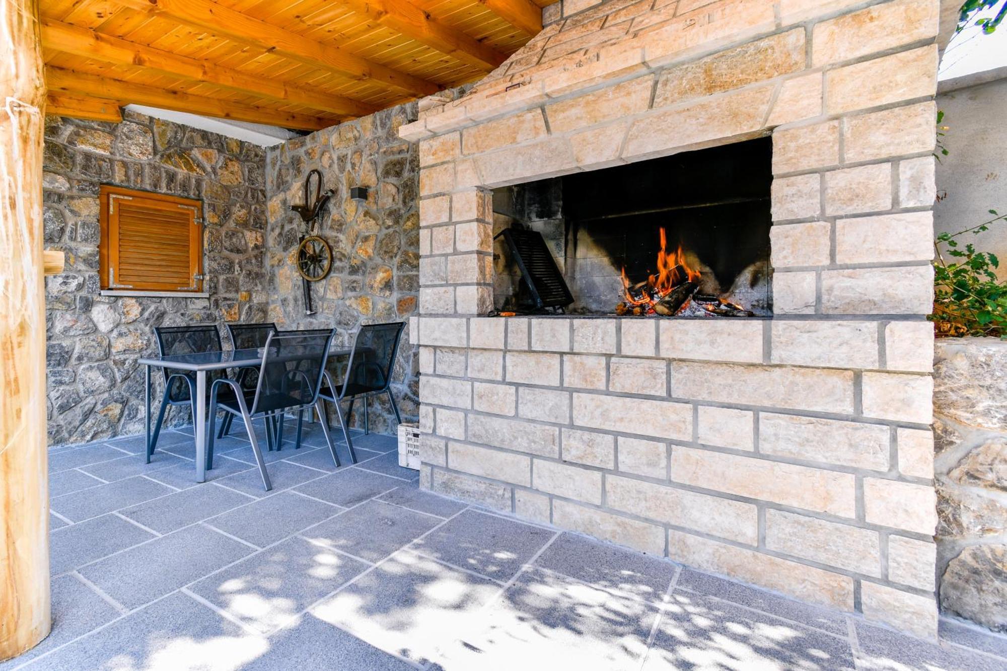 Apartman Lavanda Sa Bazenom I Okucnicom 4* Hreljin Exterior photo